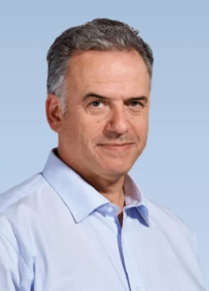 Yamandú Orsi, político uruguayo y precandidato presidencial por el Frente Amplio, en un acto público durante su recorrida por el interior del país.