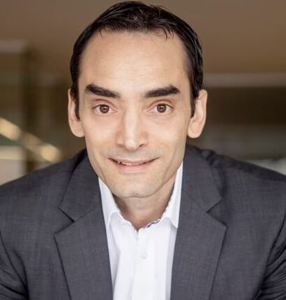 Retrato de Hernán Kazah, cofundador de Mercado Libre y socio en Kaszek Ventures, uno de los principales fondos de inversión en startups tecnológicas de América Latina.