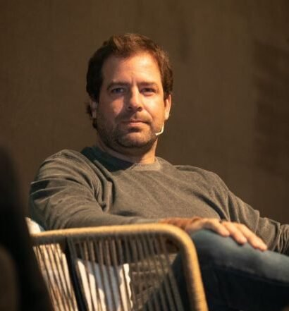 Patricio Jutard, emprendedor argentino y cofundador de MURAL y Newtopia VC, en una conferencia sobre innovación tecnológica.