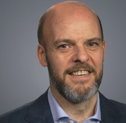 Alejandro Melamed en una conferencia sobre liderazgo y transformación organizacional.