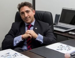 Sebastián Bigorito durante una conferencia sobre sostenibilidad empresarial en CEADS.