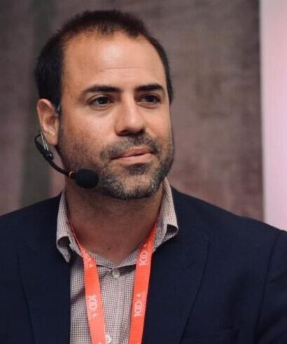 Luciano Crisafulli en una presentación sobre innovación pública y transformación digital en ciudades inteligentes.