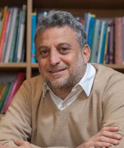 Leandro Cahn, Director Ejecutivo de Fundación Huésped, hablando en un evento sobre salud pública y derechos humanos.