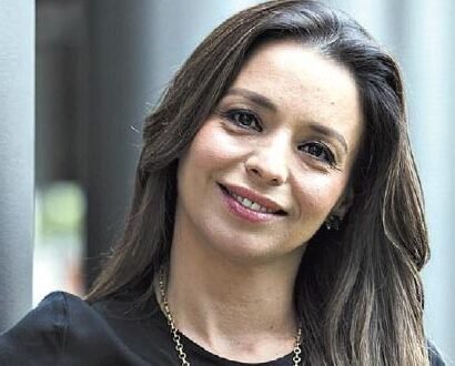 Mariana Zuvic durante una exposición legislativa en el Congreso Nacional de Argentina.