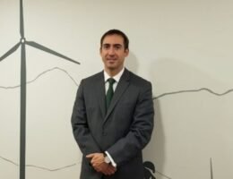 Retrato de Manuel Tagle, ejecutivo chileno del sector de energías renovables.