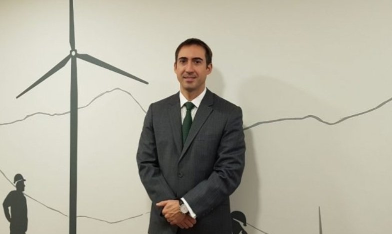Retrato de Manuel Tagle, ejecutivo chileno del sector de energías renovables.