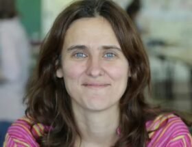 Natalia Laclau en entrevista radial sobre políticas culturales e igualdad de género.