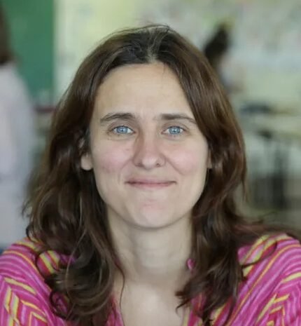 Natalia Laclau en entrevista radial sobre políticas culturales e igualdad de género.
