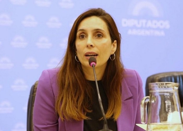 Florencia Lampreabe en el Congreso de la Nación durante una sesión legislativa